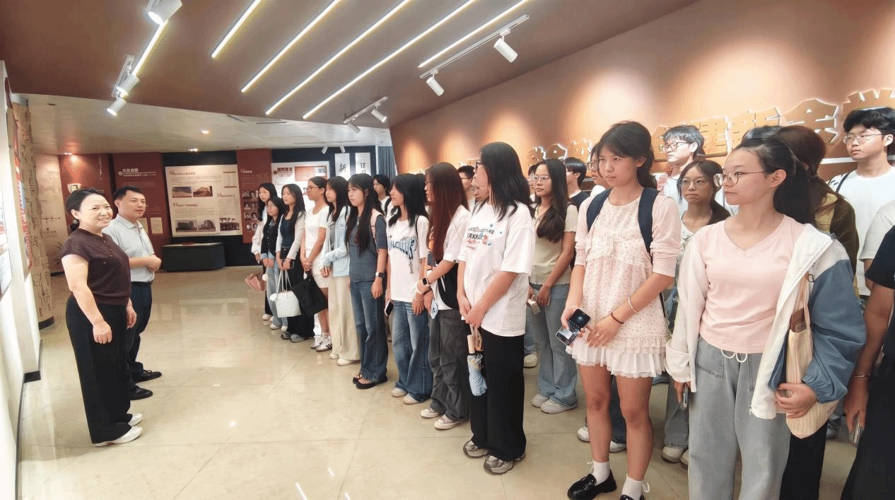 传承校史精神 赓续红色血脉——经管学院关工委为2026级新生开展校史馆入学教育活动